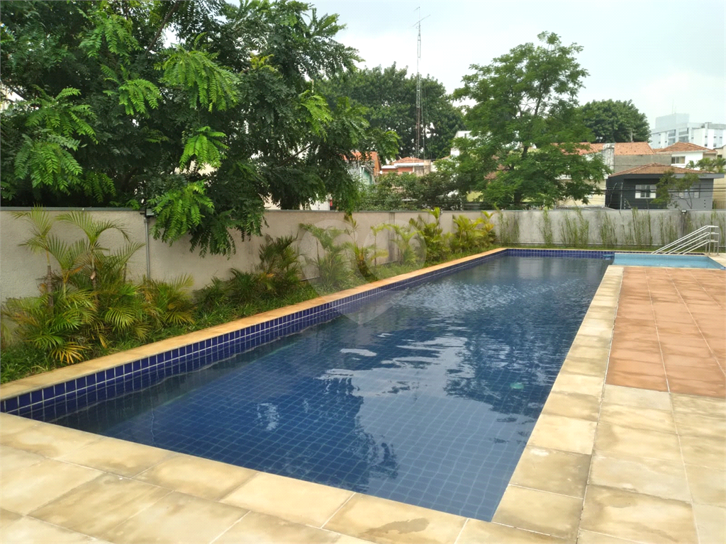 APARTAMENTO em VILA GUSTAVO