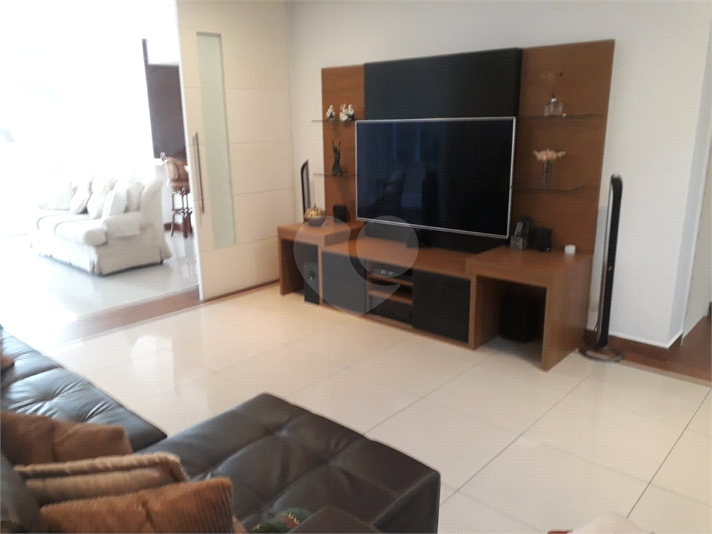 SOBRADO em SANTANA DE PARNAÍBA