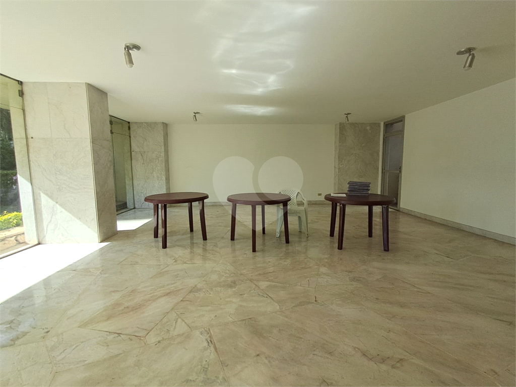 APARTAMENTO em PERDIZES