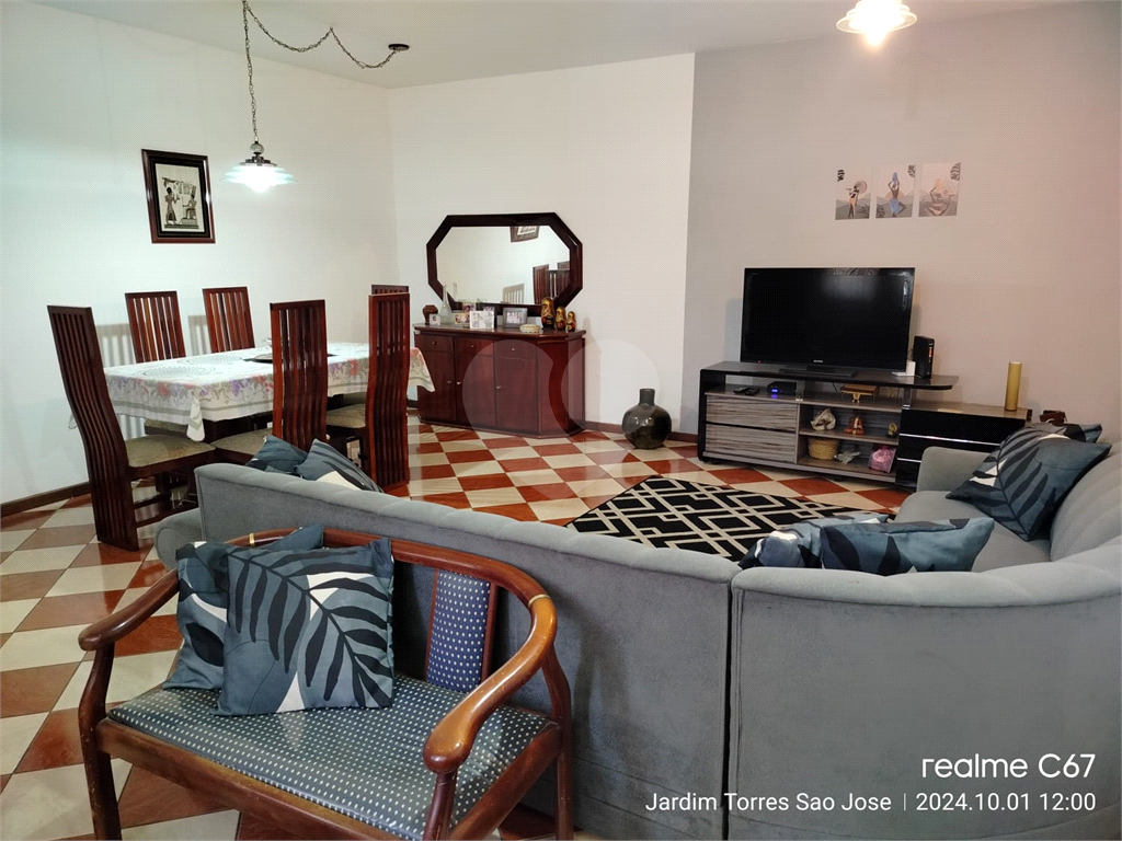 Casa à venda com 3 quartos, 200m² - Foto 2