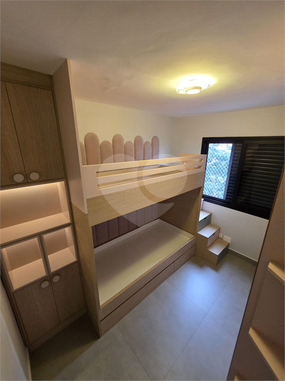 Apartamento Reformado à Venda em Andar Alto – 2 Dorms, 1 Suíte, 1 vaga  e Cozinha Planejada