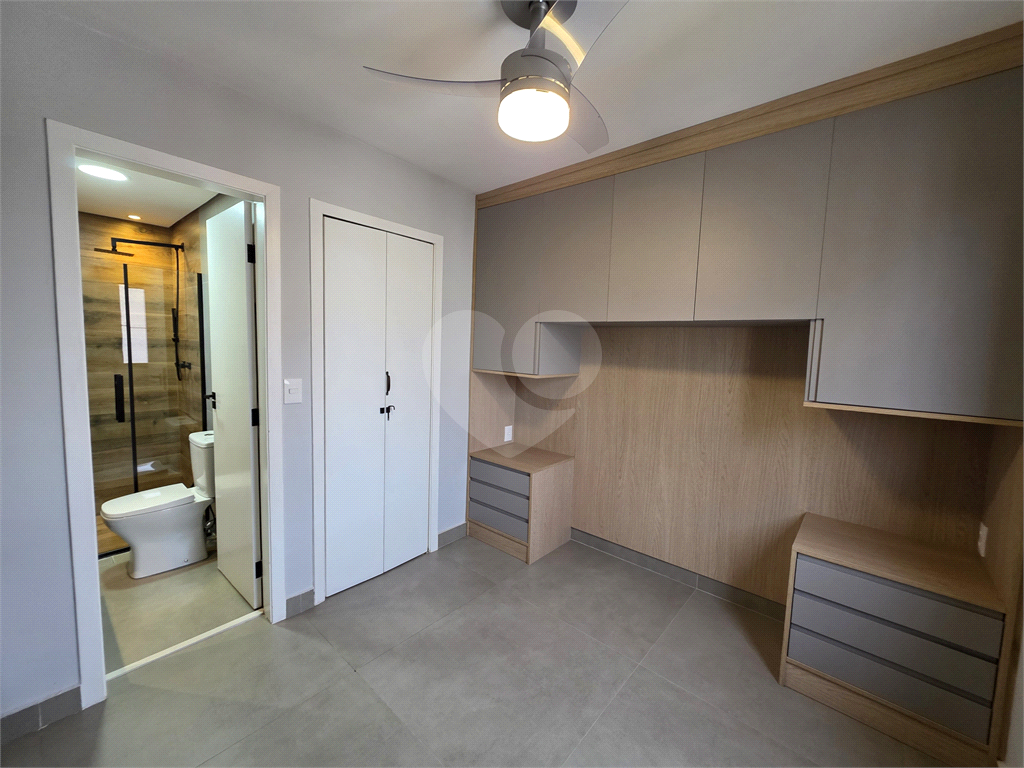 Apartamento Reformado à Venda em Andar Alto – 2 Dorms, 1 Suíte, 1 vaga  e Cozinha Planejada