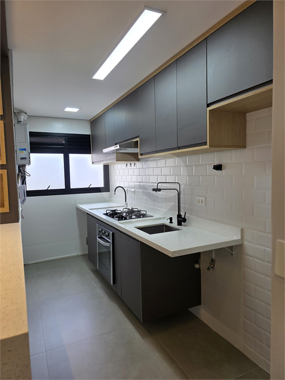 Apartamento Reformado à Venda em Andar Alto – 2 Dorms, 1 Suíte, 1 vaga  e Cozinha Planejada