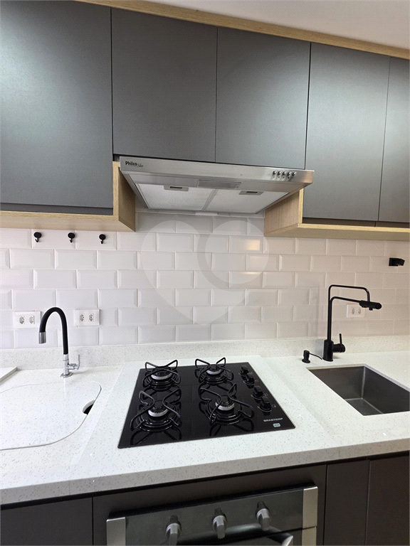 Apartamento Reformado à Venda em Andar Alto – 2 Dorms, 1 Suíte, 1 vaga  e Cozinha Planejada