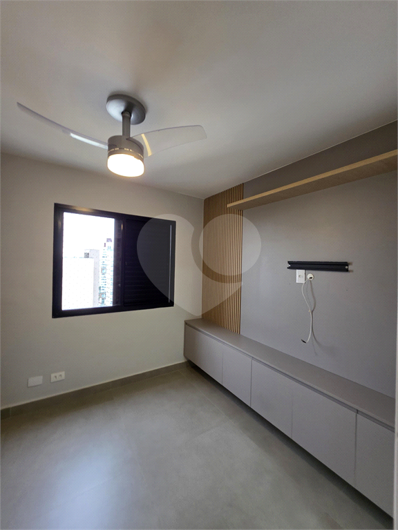 Apartamento Reformado à Venda em Andar Alto – 2 Dorms, 1 Suíte, 1 vaga  e Cozinha Planejada