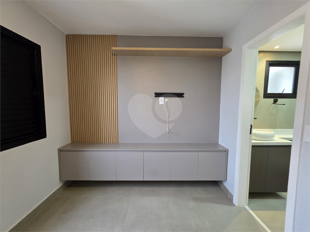 Apartamento Reformado à Venda em Andar Alto – 2 Dorms, 1 Suíte, 1 vaga  e Cozinha Planejada