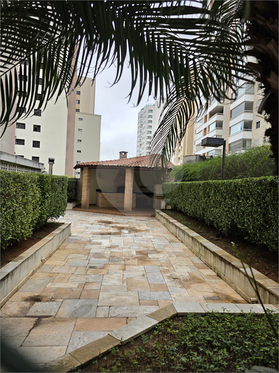 Apartamento Reformado à Venda em Andar Alto – 2 Dorms, 1 Suíte, 1 vaga  e Cozinha Planejada