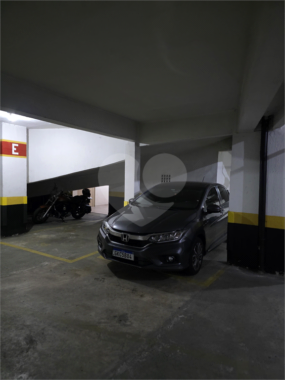 Apartamento Reformado à Venda em Andar Alto – 2 Dorms, 1 Suíte, 1 vaga  e Cozinha Planejada