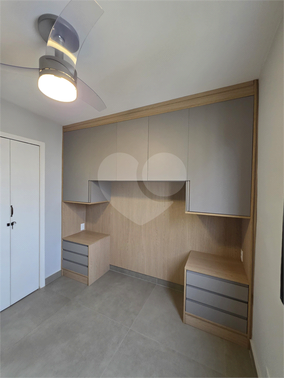 Apartamento Reformado à Venda em Andar Alto – 2 Dorms, 1 Suíte, 1 vaga  e Cozinha Planejada