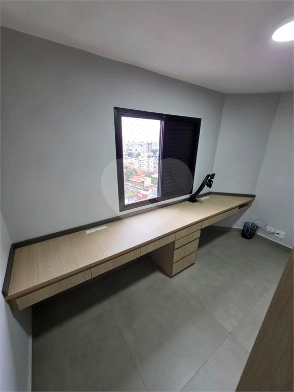 Apartamento Reformado à Venda em Andar Alto – 2 Dorms, 1 Suíte, 1 vaga  e Cozinha Planejada