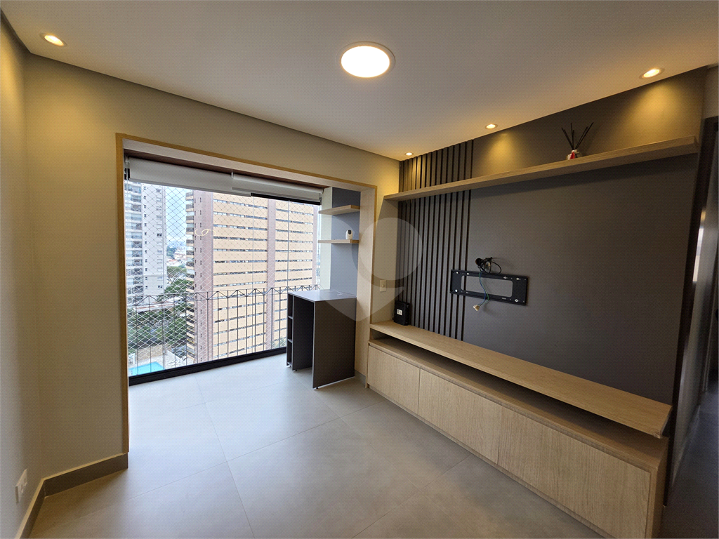 Apartamento Reformado à Venda em Andar Alto – 2 Dorms, 1 Suíte, 1 vaga  e Cozinha Planejada