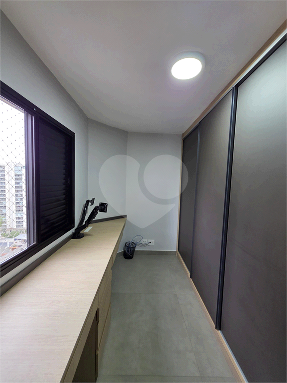 Apartamento Reformado à Venda em Andar Alto – 2 Dorms, 1 Suíte, 1 vaga  e Cozinha Planejada