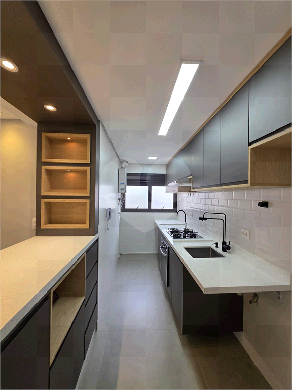 Apartamento Reformado à Venda em Andar Alto – 2 Dorms, 1 Suíte, 1 vaga  e Cozinha Planejada