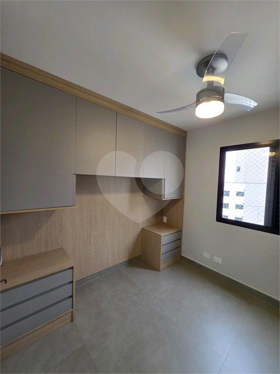 Apartamento Reformado à Venda em Andar Alto – 2 Dorms, 1 Suíte, 1 vaga  e Cozinha Planejada