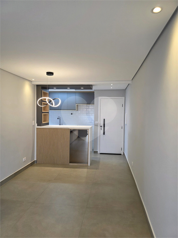 Apartamento Reformado à Venda em Andar Alto – 2 Dorms, 1 Suíte, 1 vaga  e Cozinha Planejada