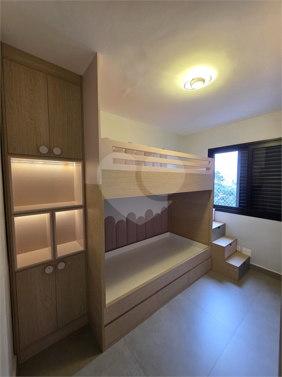 Apartamento Reformado à Venda em Andar Alto – 2 Dorms, 1 Suíte, 1 vaga  e Cozinha Planejada