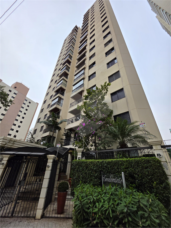 Apartamento Reformado à Venda em Andar Alto – 2 Dorms, 1 Suíte, 1 vaga  e Cozinha Planejada