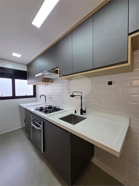 Apartamento Reformado à Venda em Andar Alto – 2 Dorms, 1 Suíte, 1 vaga  e Cozinha Planejada