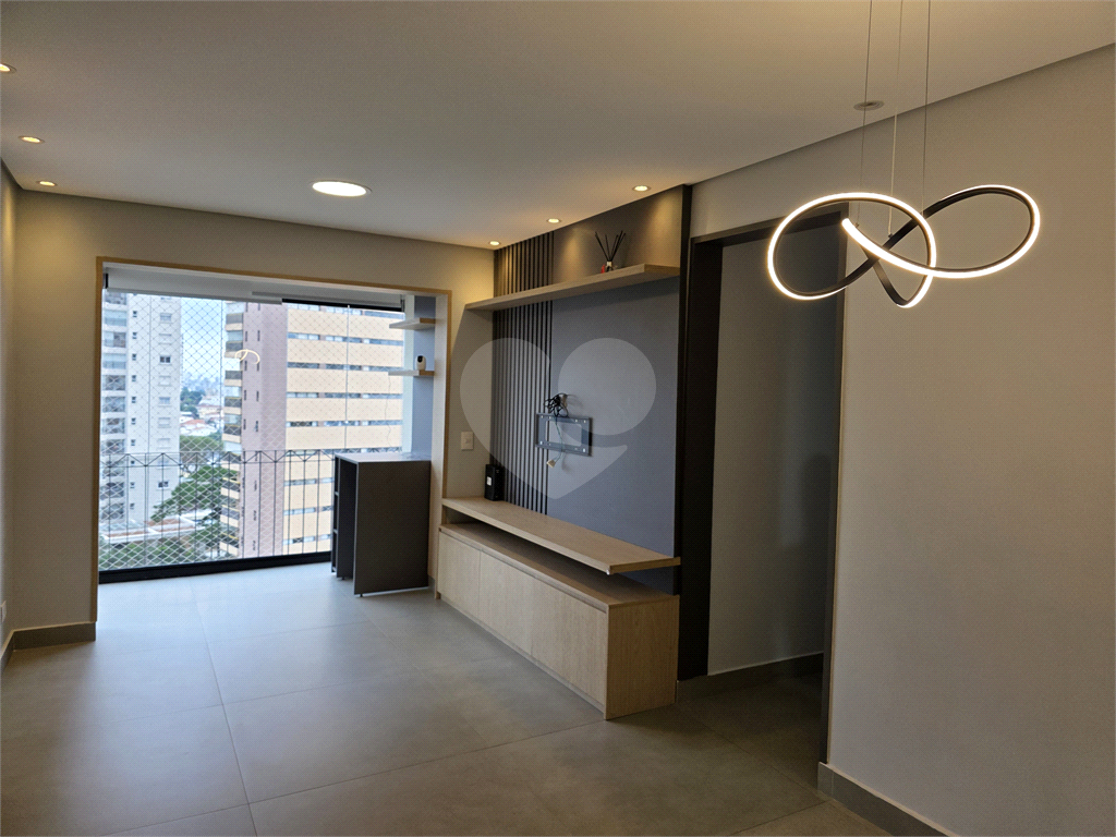 Apartamento Reformado à Venda em Andar Alto – 2 Dorms, 1 Suíte, 1 vaga  e Cozinha Planejada