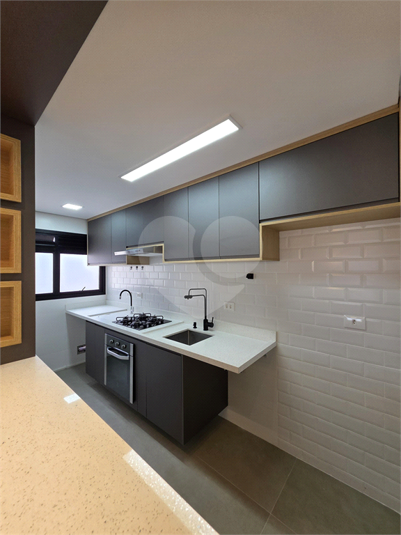 Apartamento Reformado à Venda em Andar Alto – 2 Dorms, 1 Suíte, 1 vaga  e Cozinha Planejada