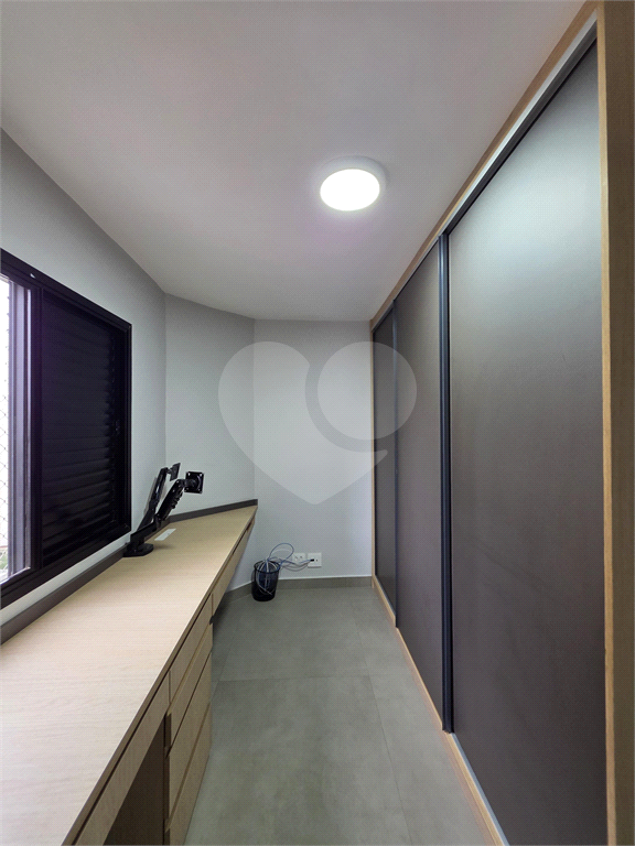 Apartamento Reformado à Venda em Andar Alto – 2 Dorms, 1 Suíte, 1 vaga  e Cozinha Planejada