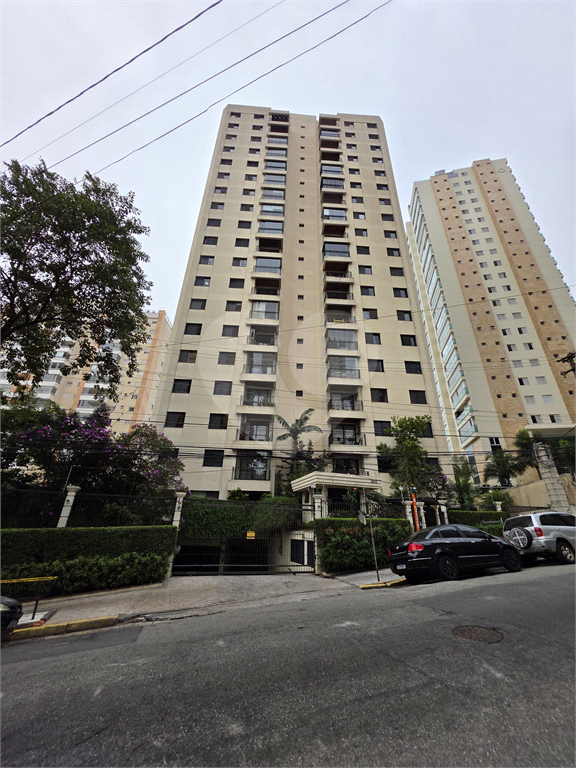 Apartamento Reformado à Venda em Andar Alto – 2 Dorms, 1 Suíte, 1 vaga  e Cozinha Planejada