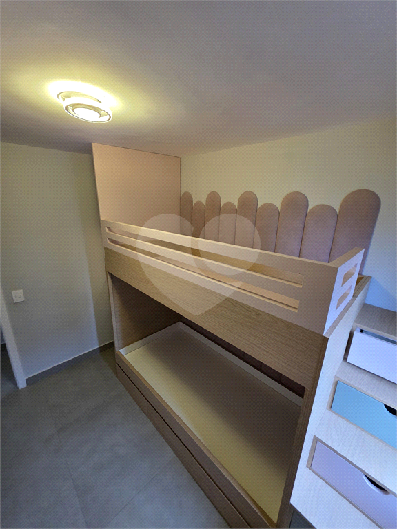 Apartamento Reformado à Venda em Andar Alto – 2 Dorms, 1 Suíte, 1 vaga  e Cozinha Planejada