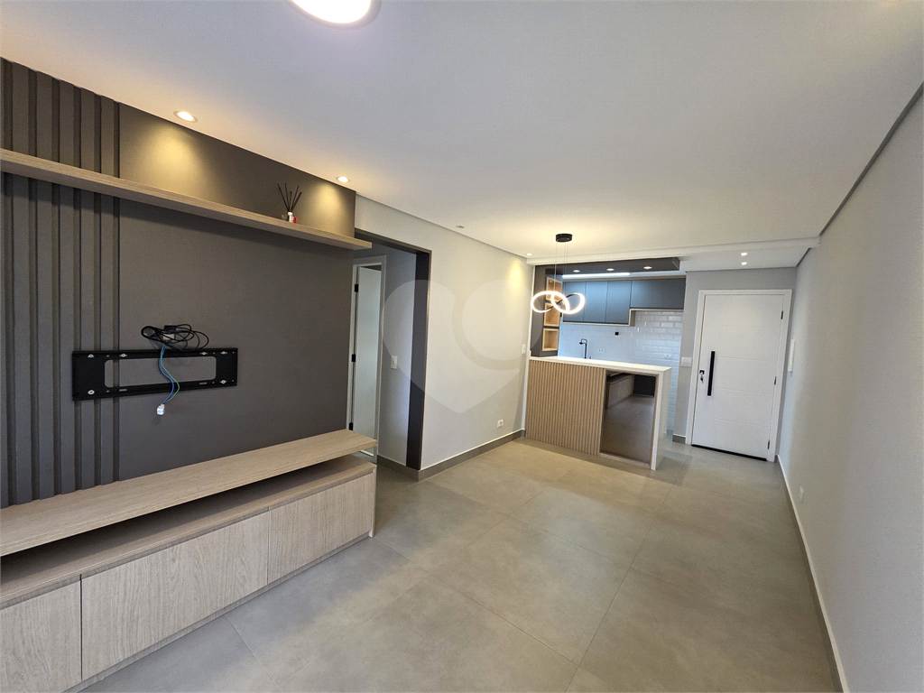 Apartamento Reformado à Venda em Andar Alto – 2 Dorms, 1 Suíte, 1 vaga  e Cozinha Planejada
