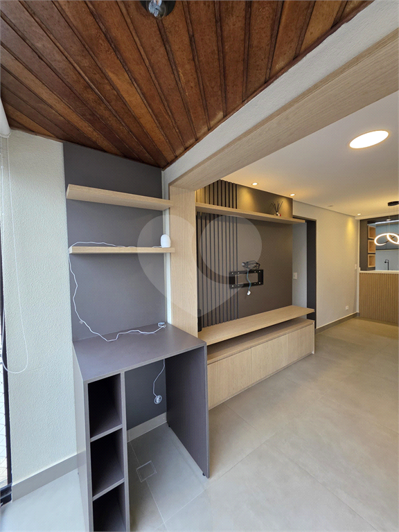 Apartamento Reformado à Venda em Andar Alto – 2 Dorms, 1 Suíte, 1 vaga  e Cozinha Planejada