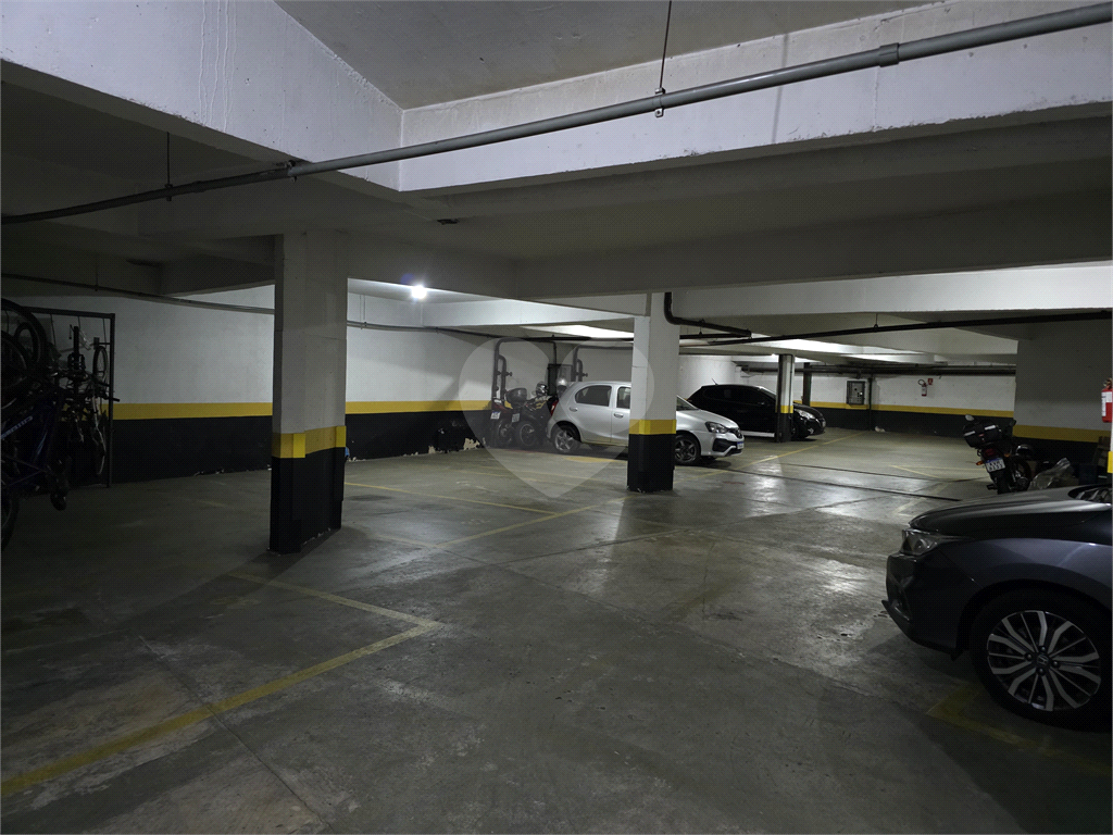 Apartamento Reformado à Venda em Andar Alto – 2 Dorms, 1 Suíte, 1 vaga  e Cozinha Planejada
