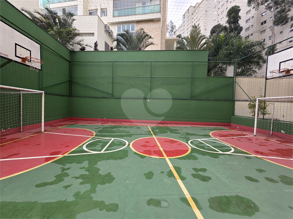 Apartamento Reformado à Venda em Andar Alto – 2 Dorms, 1 Suíte, 1 vaga  e Cozinha Planejada