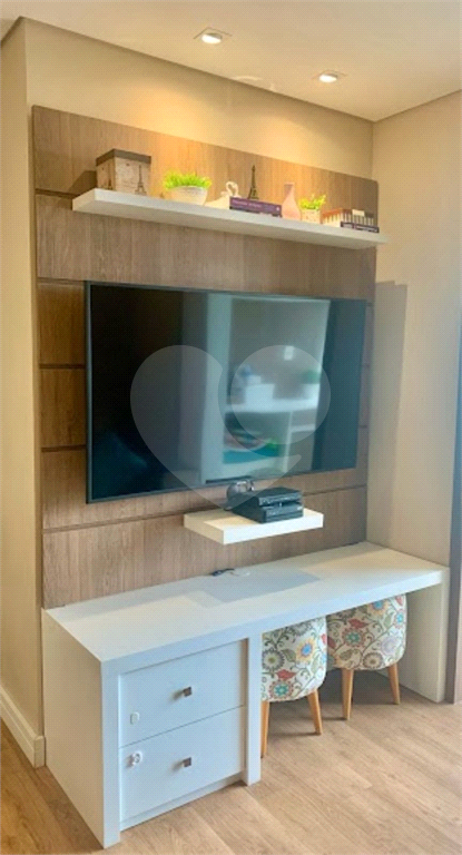 Vende-se Apartamento à venda na Avenida Mazzei, com 50m² -2 dormitórios, sacada  com 01 vaga de garagem.
