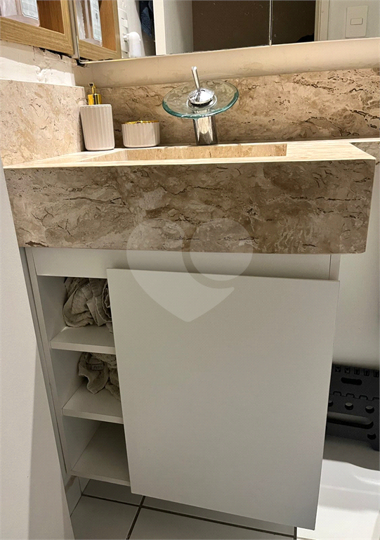 Vende-se Apartamento à venda na Avenida Mazzei, com 50m² -2 dormitórios, sacada  com 01 vaga de garagem.