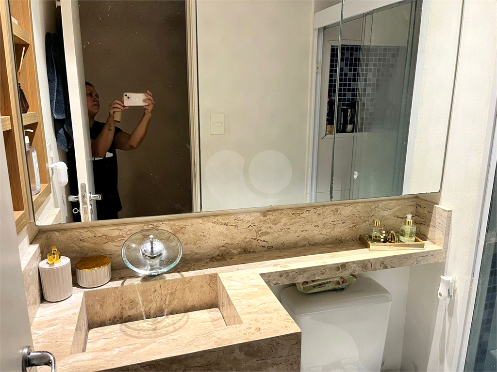 Vende-se Apartamento à venda na Avenida Mazzei, com 50m² -2 dormitórios, sacada  com 01 vaga de garagem.