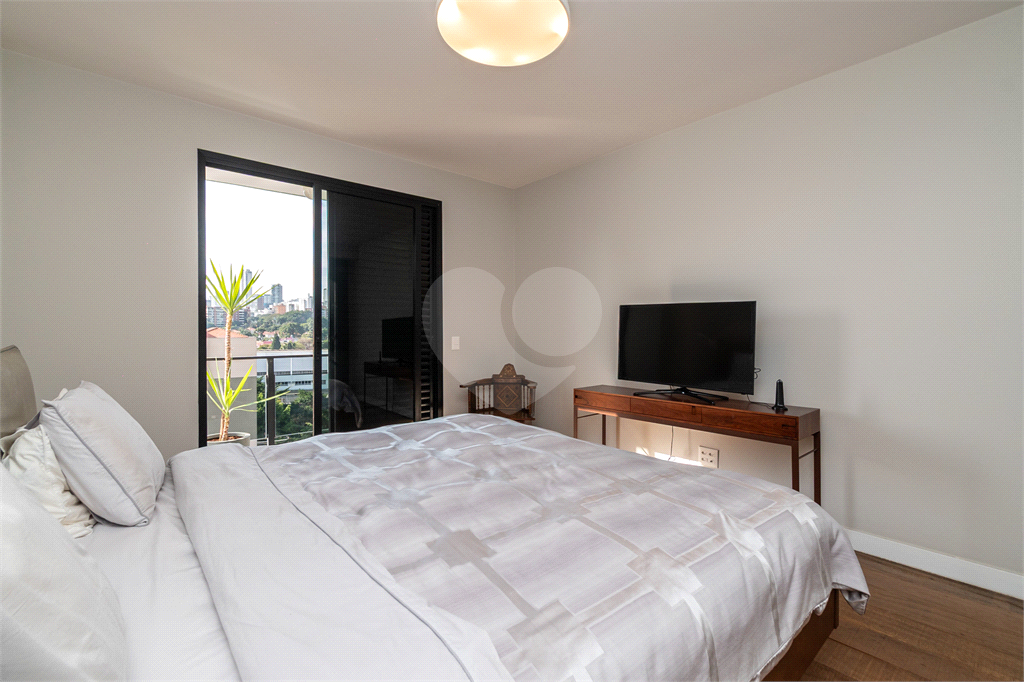 APARTAMENTO em PINHEIROS