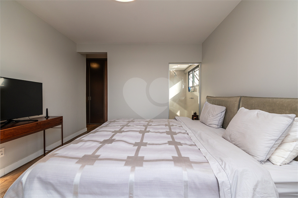APARTAMENTO em PINHEIROS