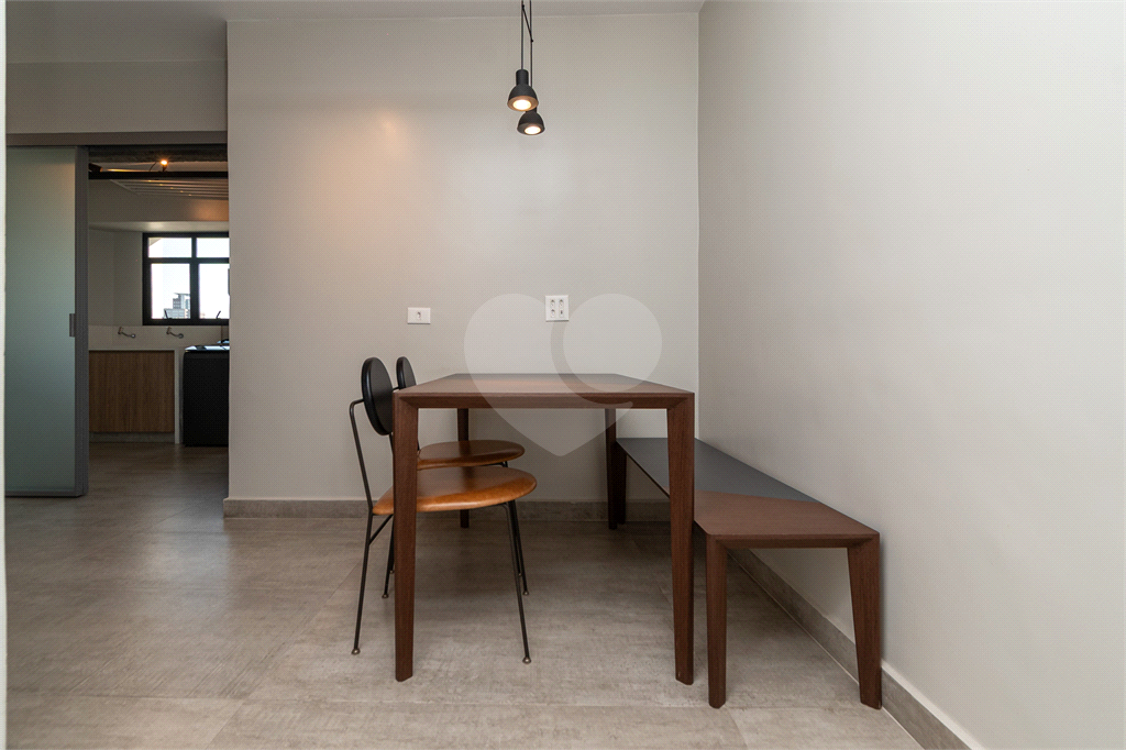 APARTAMENTO em PINHEIROS