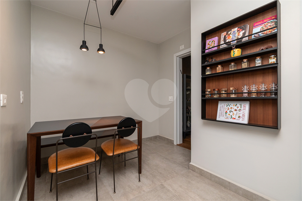 APARTAMENTO em PINHEIROS