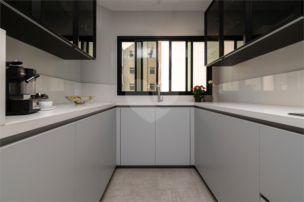 APARTAMENTO em PINHEIROS