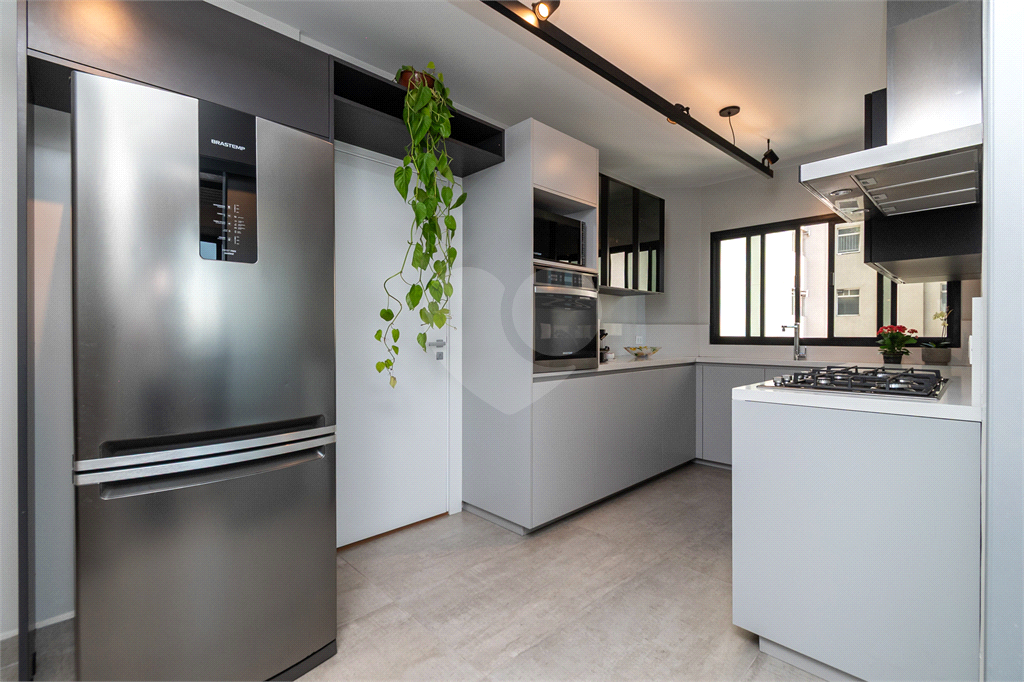 APARTAMENTO em PINHEIROS