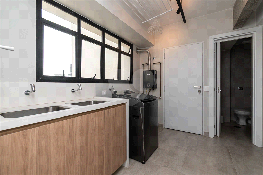 APARTAMENTO em PINHEIROS