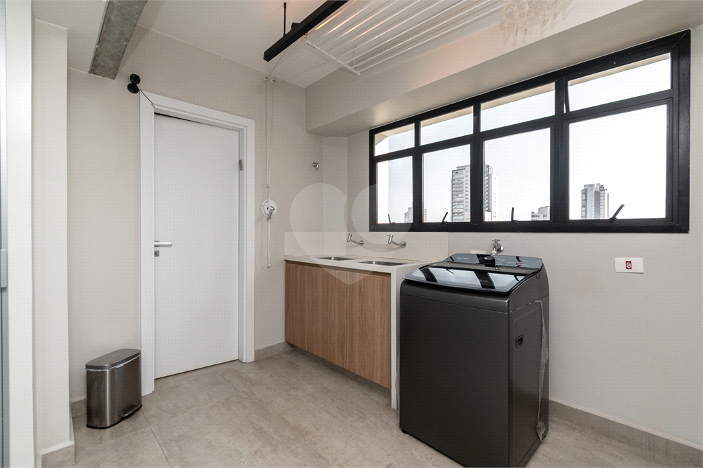 APARTAMENTO em PINHEIROS