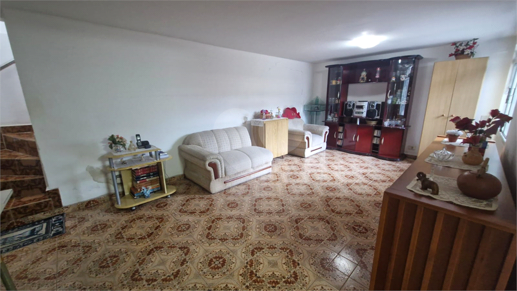  Casa Assobradada de Esquina a Venda | 3 dorm ( 1 suite ) 250 m² | 1 Vaga em Iterlagos
