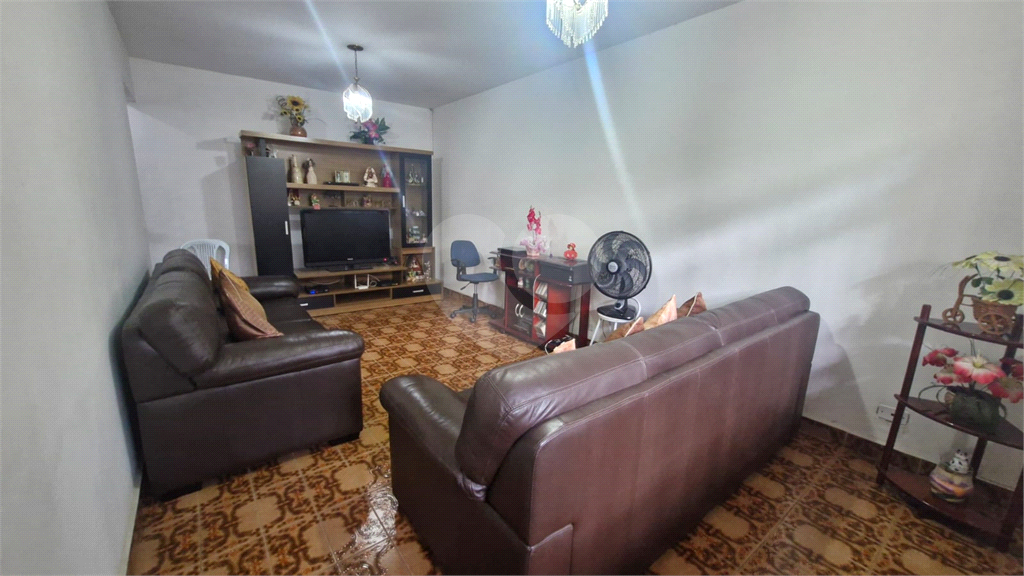  Casa Assobradada de Esquina a Venda | 3 dorm ( 1 suite ) 250 m² | 1 Vaga em Iterlagos