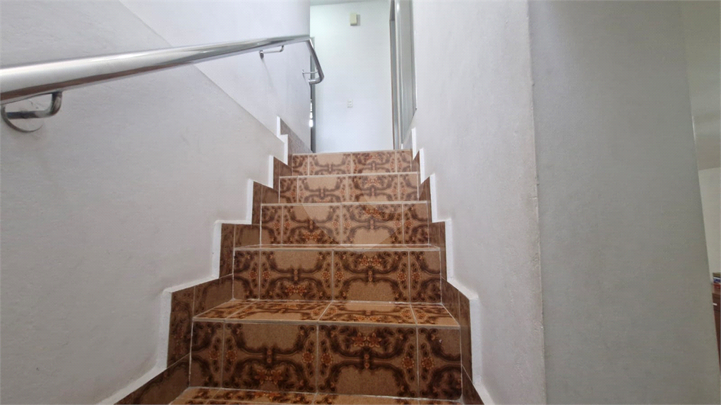  Casa Assobradada de Esquina a Venda | 3 dorm ( 1 suite ) 250 m² | 1 Vaga em Iterlagos