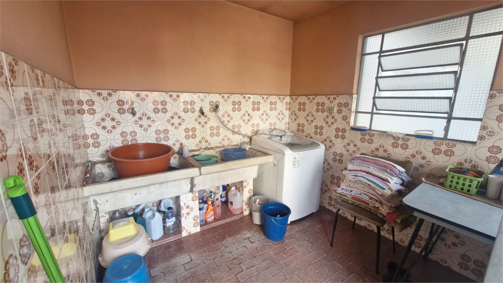  Casa Assobradada de Esquina a Venda | 3 dorm ( 1 suite ) 250 m² | 1 Vaga em Iterlagos