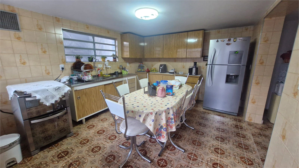  Casa Assobradada de Esquina a Venda | 3 dorm ( 1 suite ) 250 m² | 1 Vaga em Iterlagos