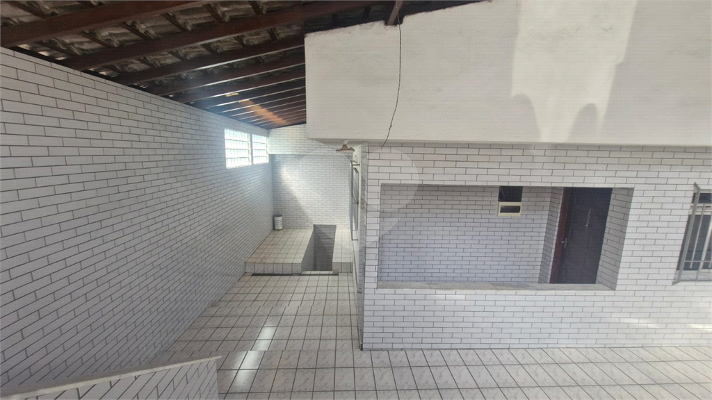  Casa Assobradada de Esquina a Venda | 3 dorm ( 1 suite ) 250 m² | 1 Vaga em Iterlagos