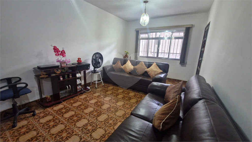  Casa Assobradada de Esquina a Venda | 3 dorm ( 1 suite ) 250 m² | 1 Vaga em Iterlagos