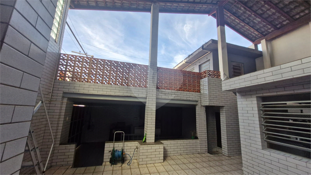  Casa Assobradada de Esquina a Venda | 3 dorm ( 1 suite ) 250 m² | 1 Vaga em Iterlagos